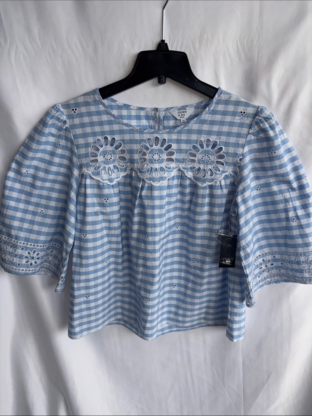 Crown & Ivy blue & white plaid tunic sz PM, 21” PTP, 22” L, 3/4” sleeve, cutout